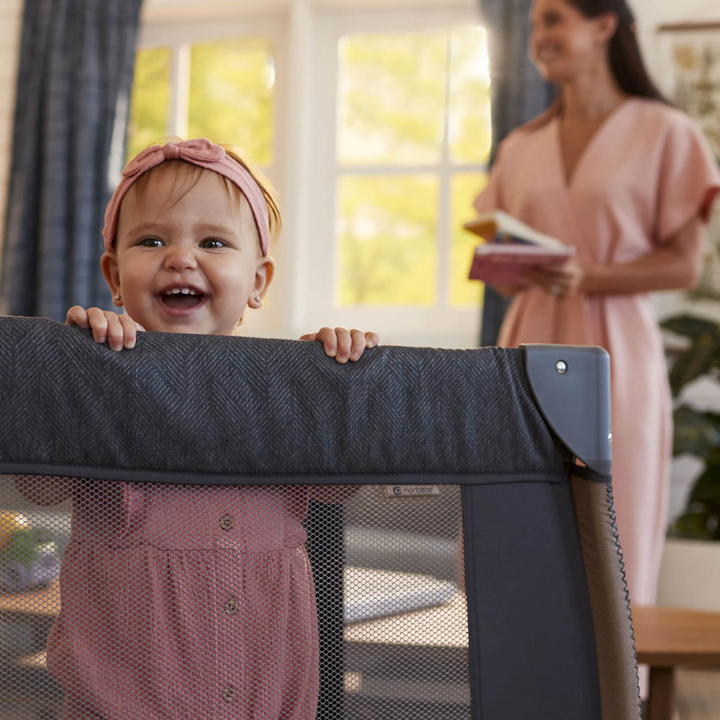 Play Castle Rocking Bassinet, Size Point with Full Yard Monbebe