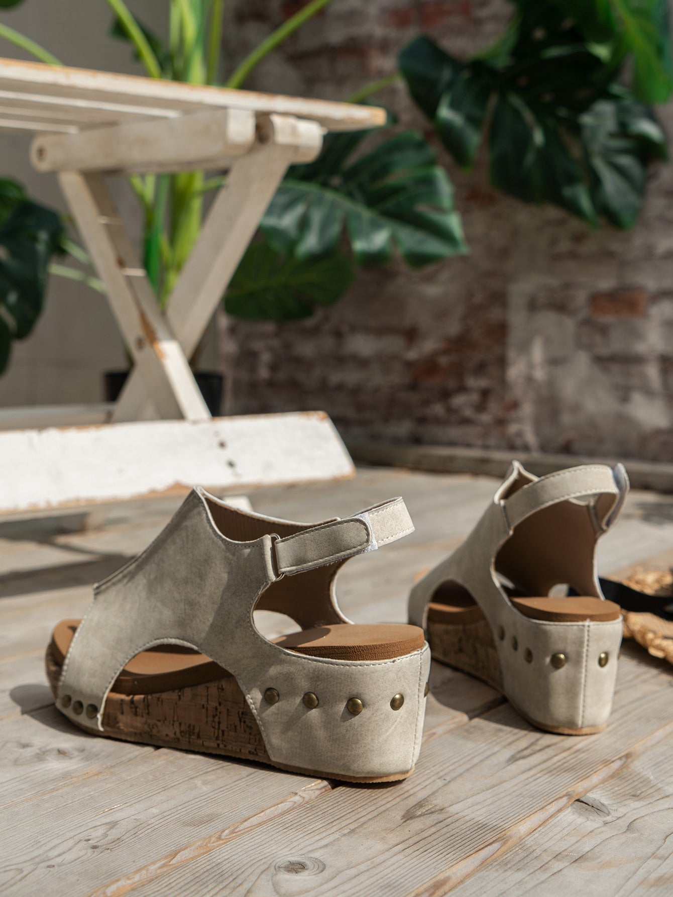 Stitching Leather Wedge Gray Vintage Studded Sandals