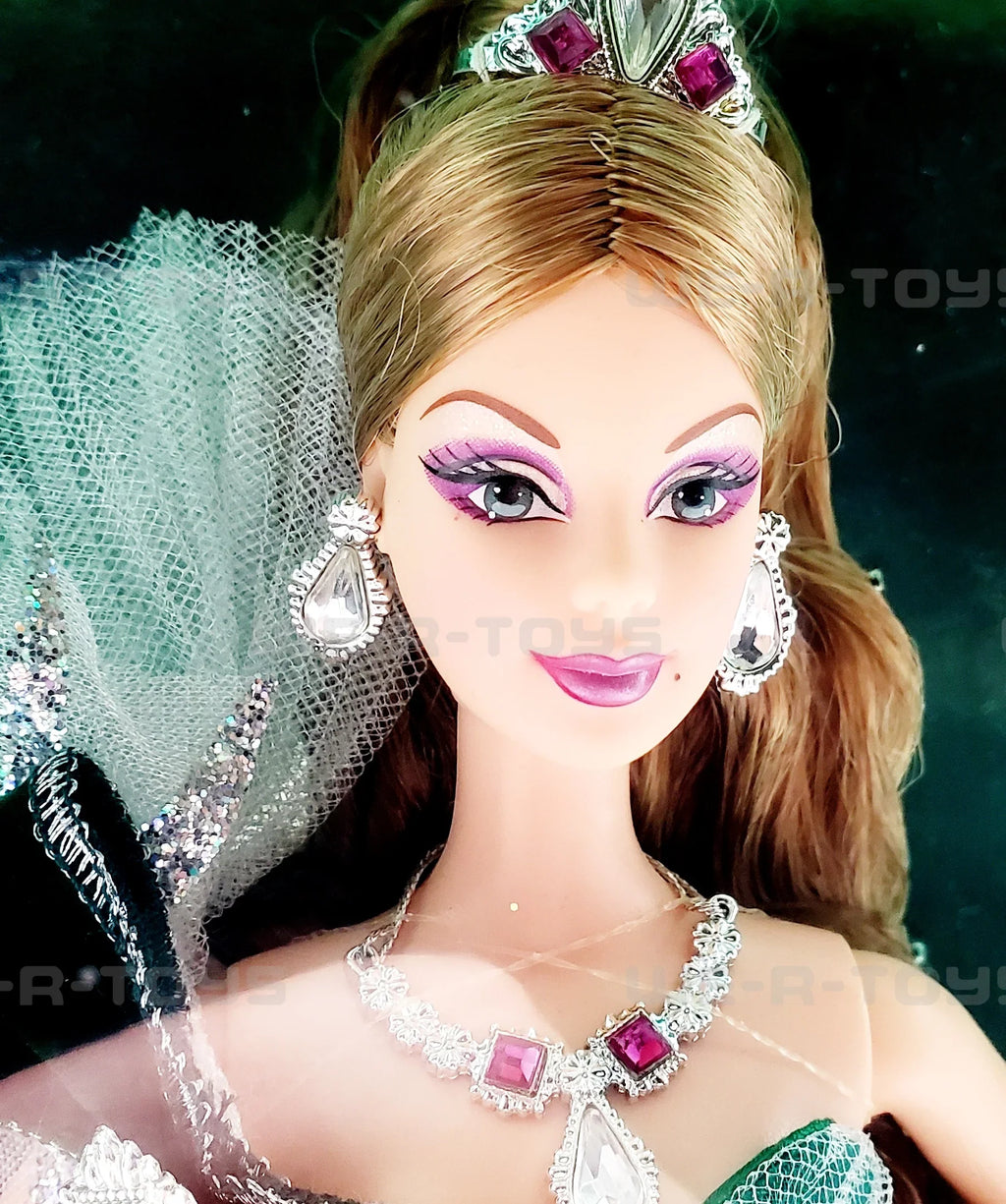 Bob by 2005 Mattel Holiday H8583 Emerald Doll Mackie Barbie