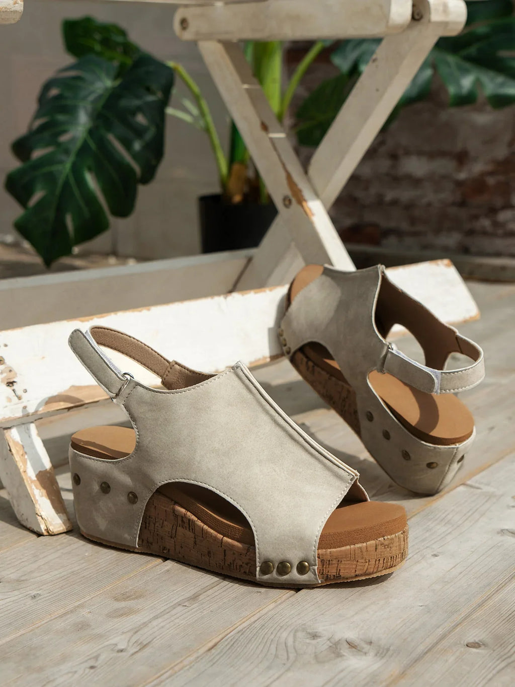 Stitching Leather Wedge Gray Vintage Studded Sandals