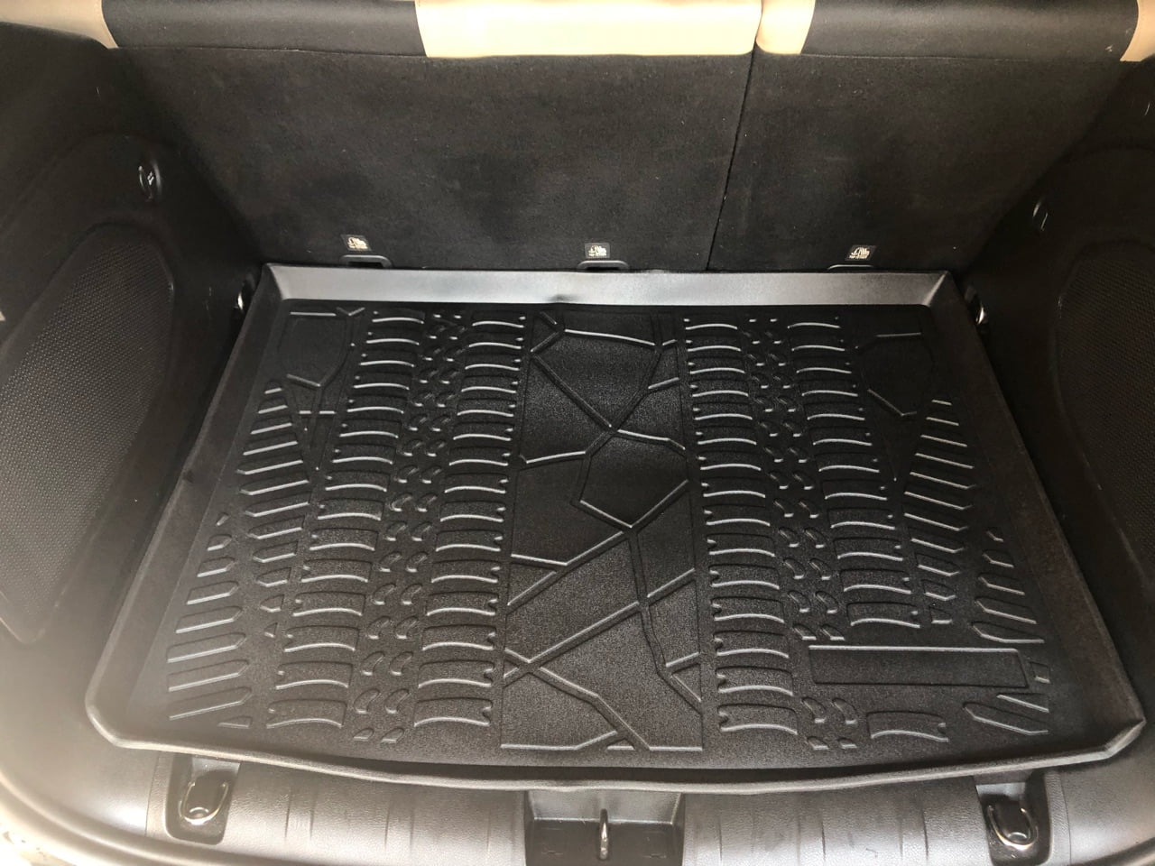 2020 2016 Trunk Renegade 2017 Rubber 2021 Liner 2018 2015 2022 Cargo Tray Jeep for 2019 measured Laser