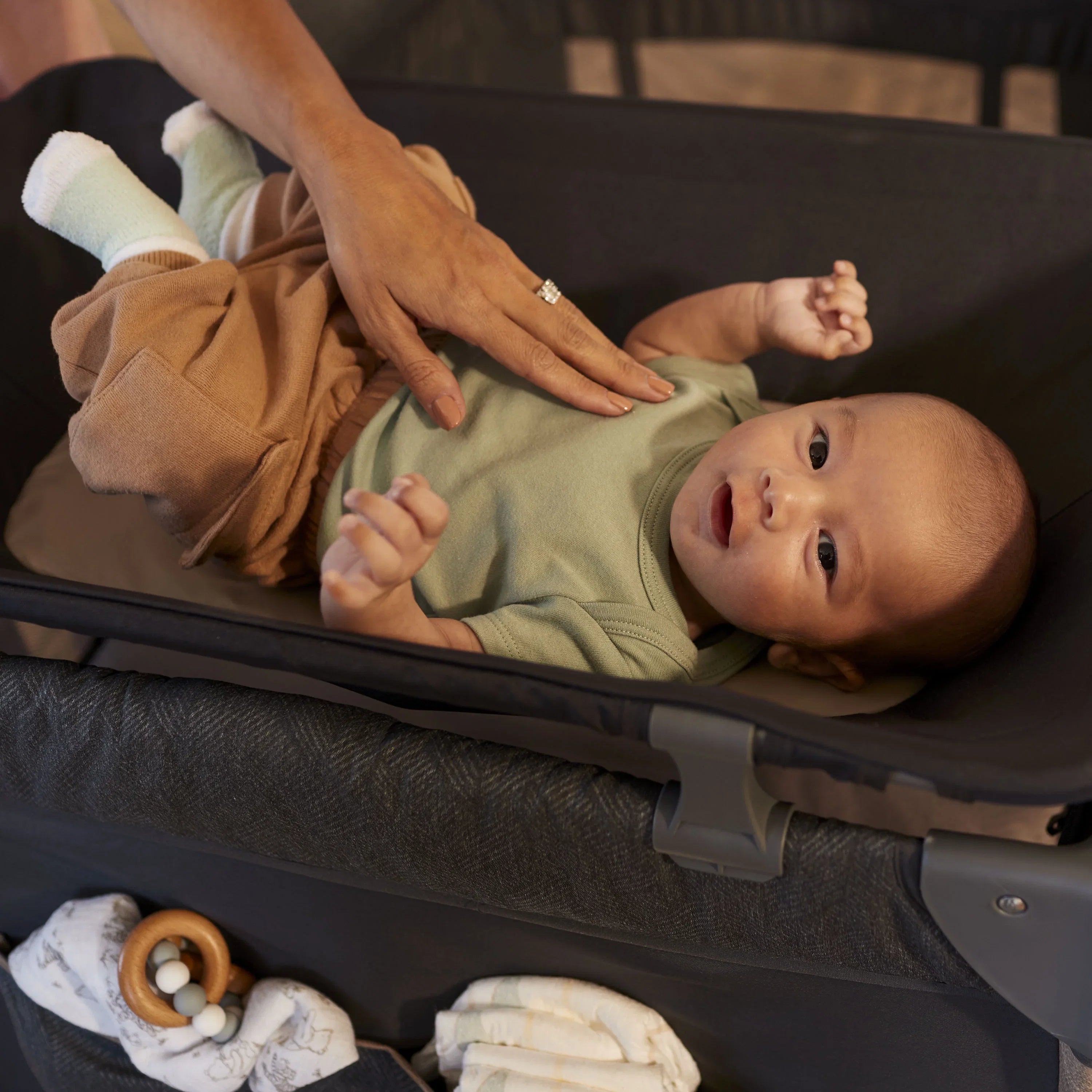 Play Castle Rocking Bassinet, Size Point with Full Yard Monbebe