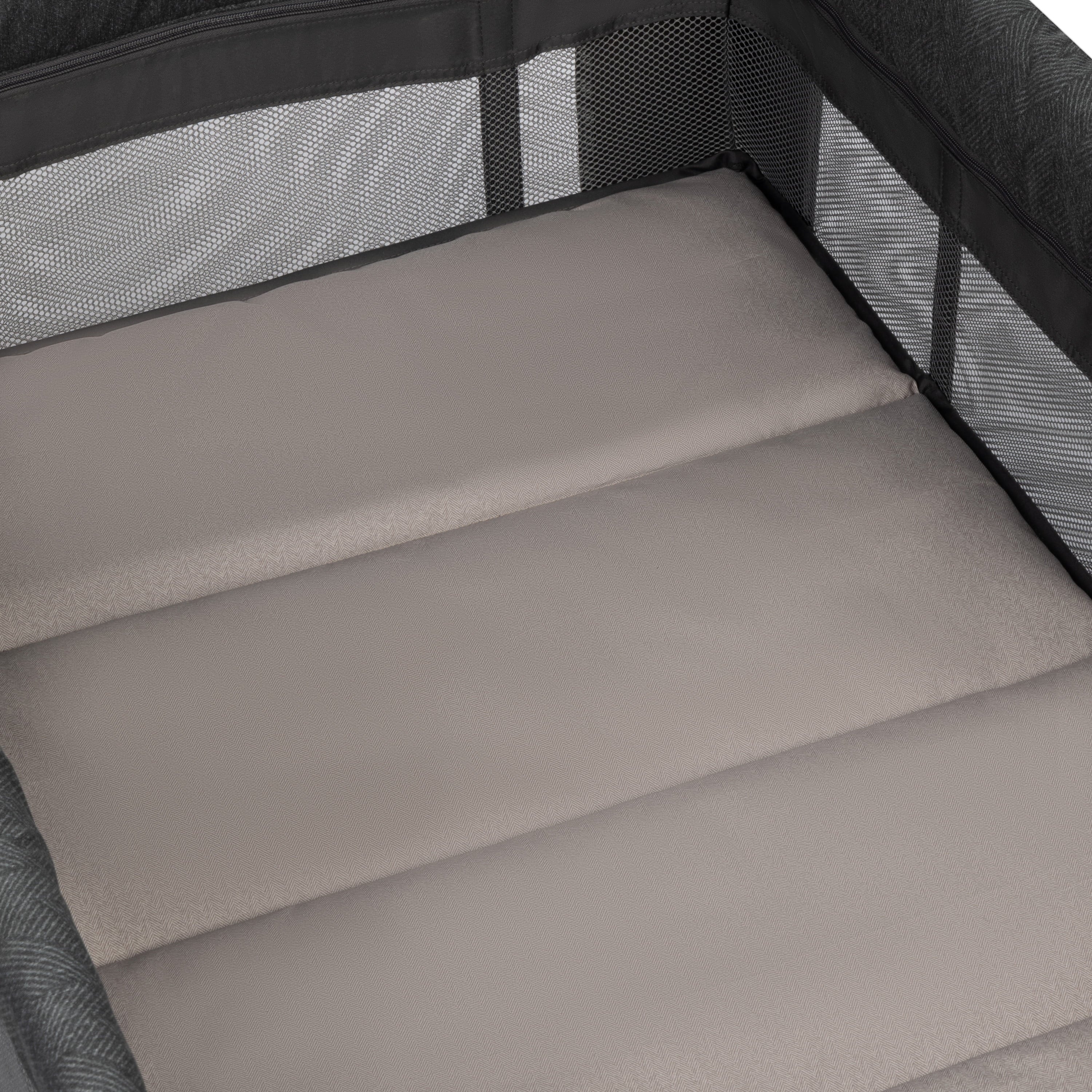 Play Castle Rocking Bassinet, Size Point with Full Yard Monbebe